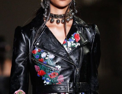 Fashion : Alexander McQueen Spring 2017 details