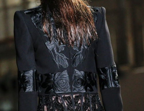 Fashion : Alexander McQueen Spring 2017 details