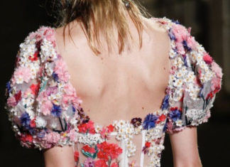 Fashion : Alexander McQueen Spring 2017 details