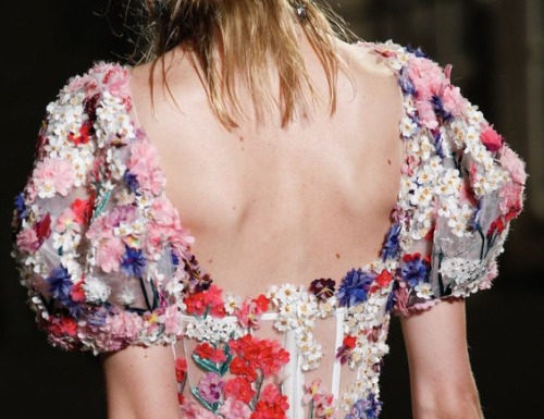 Fashion : Alexander McQueen Spring 2017 details