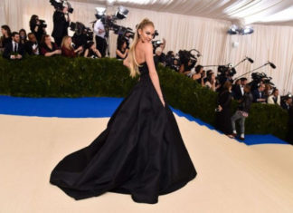 Fashion : Candice Swanepoel – Attends the Costume Institute Gala at the…