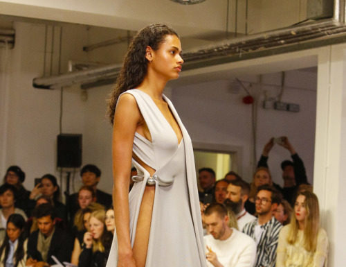 Fashion : Royal College of Art grad collection 2017Posted by x