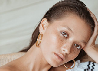 Fashion Editorial : “No Sun, Still Tan”
Yada Villaret photographed by…