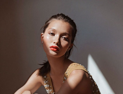 Fashion Editorial : “No Sun, Still Tan”
Yada Villaret photographed by…