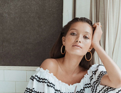Fashion Editorial : “No Sun, Still Tan”
Yada Villaret photographed by…