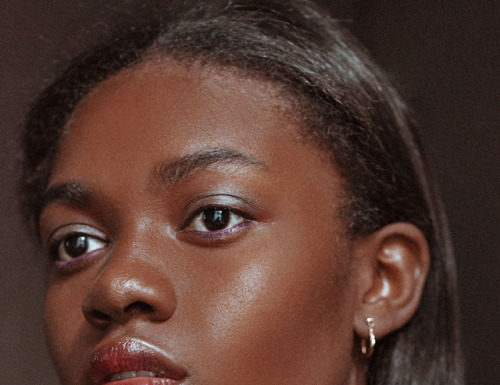 Fashion Editorial : “The Two-Step Holographic Eye”
Zuri Tibby…