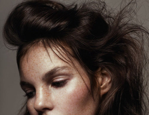 Fashion Editorial : Georgina Udolf by Caroline Zenker for Lucy’s…