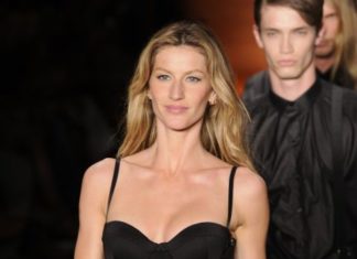 Best Swimsuits 2017/2018 : Celebrities in One-Piece Swimsuits