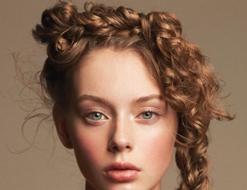 Fashion Editorial : “Knot’s Landing”
Lauren de Graaf by Natth…