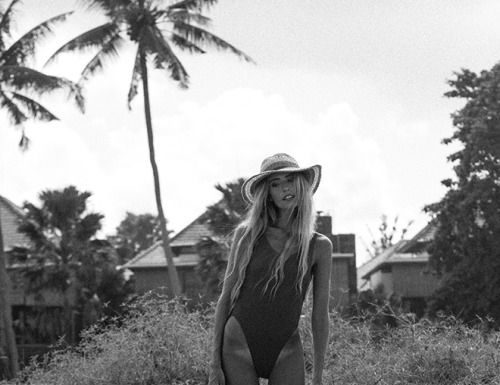 Best Swimsuits 2017/2018 : Swandive