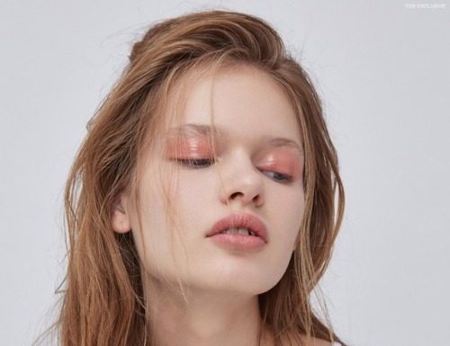 Fashion Editorial : “The Sweetest Thing”
Sveta Matiu by Christopher…