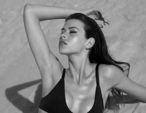 Fashion Editorial : “Sun-Tastic!”
Georgia Fowler by Bec Lorrimer for…