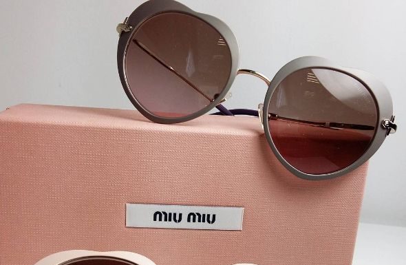 Best Summer Accessories 2017/2018 : Os lançamentos não param de chegar! O queridinho do momento é o #MiuMiu #Hear…