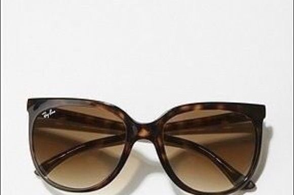 Best Summer Accessories 2017/2018 : Ray Ban Cats 1000 Women’s Sunglasses. Like new!