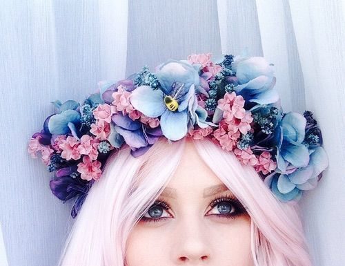 Best Summer Accessories 2017/2018 : What Colour Should You Dye Your Hair?