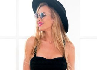 Best Swimwear 2017/2018 : Black Lace Sweetheart-Neck Swimsuit