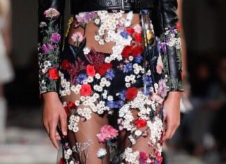 Fashion : Alexander McQueen Spring 2017 details