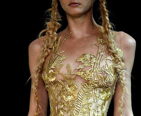 Fashion : Alexander McQueen Spring/Summer 2011 Ready-To-Wear