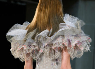 Fashion : Alexis Mabille Couture AW 2016
Posted by x