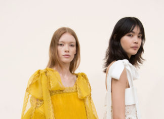 Fashion : Backstage @
Chloé
S.S 2017Posted by x