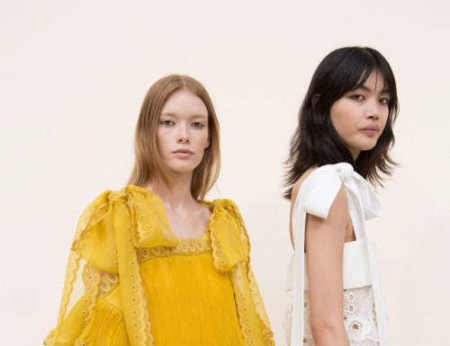 Fashion : Backstage @
Chloé
S.S 2017Posted by x