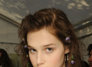 Fashion : Beauty @ Alexis Mabille S.S 2012
Posted by x