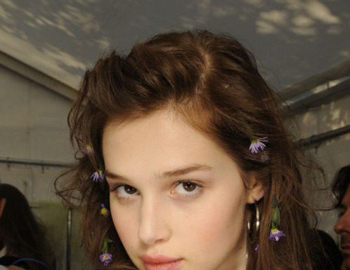 Fashion : Beauty @ Alexis Mabille S.S 2012
Posted by x