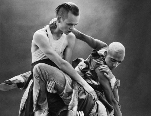 Fashion : billykidd:
Denim Ballet – Sidra Belle was shot by Billy Kidd…