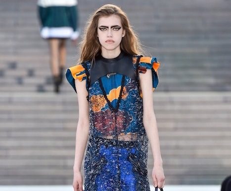 Fashion : Blues. LOUIS VUITTON CRUISE 2018.
(Ph fashionwirepress )