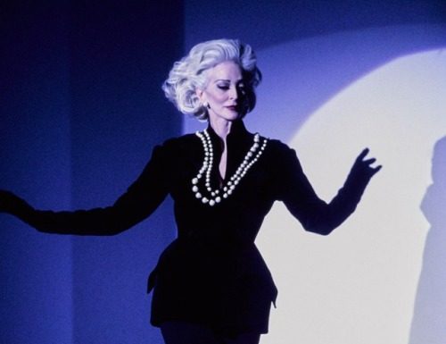 Fashion : Carmen Dell’Orefice @ Thierry Mugler FW 95
Posted by x