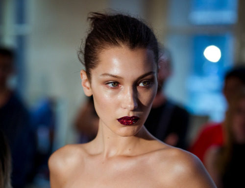 Fashion : clichey:
Bella Hadid by Jean Baptiste Soulliat 2016 Versace -…