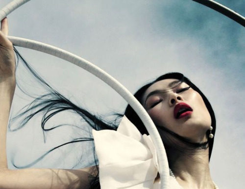 Fashion : Dinara Chetyrova by Jamie Nelson for Elle Vietnam July 2011