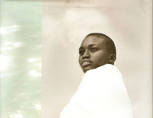 Fashion Editorial : a-state-of-bliss:
Lois Samuels for Banana Republic (2001)