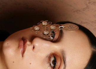 Fashion Editorial : ‘Between thirsty waves and fluid coral’Model: Jess…