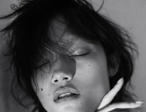 Fashion Editorial : Charlotte Carey by Jesse Laitinen