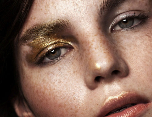 Fashion Editorial : Georgina Udolf by Caroline Zenker for Lucy’s…
