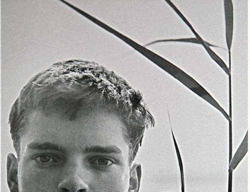 Fashion Editorial : godgazer:
Ph. Roger Frits — Andreas, 1954