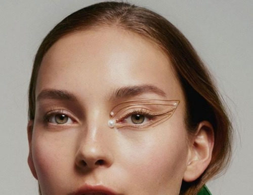 Fashion Editorial : Julia Bergshoeff by Charlotte Wales for Vogue US June…