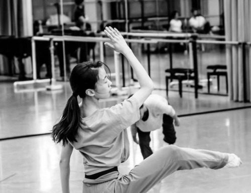 Fashion Editorial : kameliendame:
Sae Eun Park in rehearsal for Anne Teresa de…