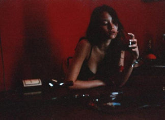 Fashion Editorial : ‘LIVING VICARIOUSLY’Mona Matsuoka by Jacob SkoglundMONROWE…