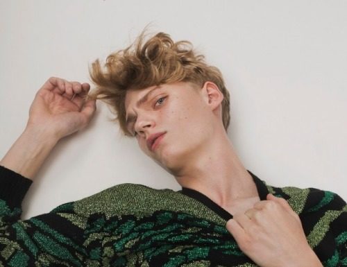 Fashion Editorial : nuuusy:
JOSHUA BERING by Léa Gendrot
