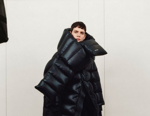 Fashion Editorial : rrrusskaya:
Balenciaga Pre-Fall 2017.
Model: Amandine Renard.