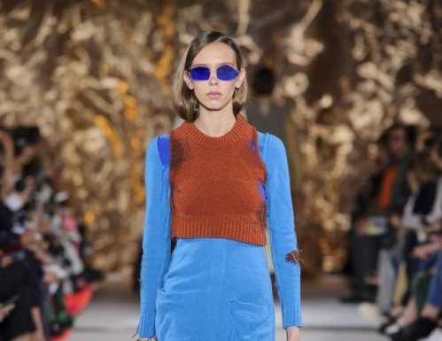 Fashion : fashiondailymag:
blue by ACNE STUDIOS.
(ph fashionwirepress).