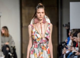 Fashion : fashiondailymag:
flower power.
via BLUGIRL fresh ss17 MFW.
(ph…