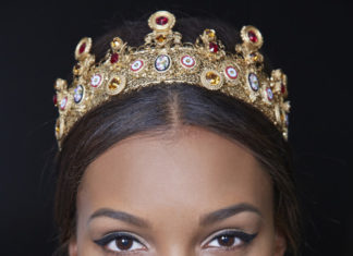 Fashion : fashiondailymag:gold. DOLCE GABBANA backstage beauty by Pat…