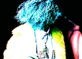 Fashion : fashiondailymag:
@Ju.vier my curly twin. At LANDLORD MENSWEAR…