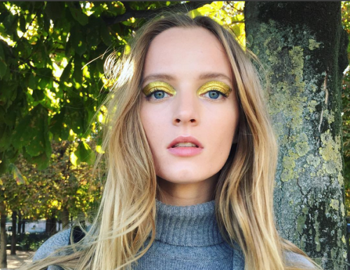 Fashion : fashiondailymag:
QUEEN McGRATH has done it! gold diggin’ this…