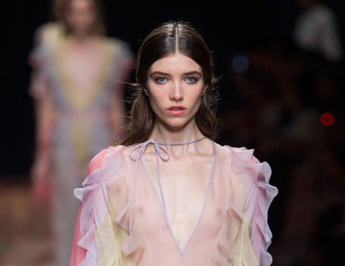 Fashion : fashiondailymag:
sheered ruffled pastels. love this at…