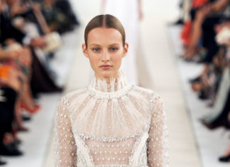 Fashion : fashiondailymag:
smitten by the sheers. VALENTINO [Sala…