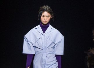 Fashion : fashiondailymag:
the shirt. JACQUEMUS.
(ph fashionwirepress).